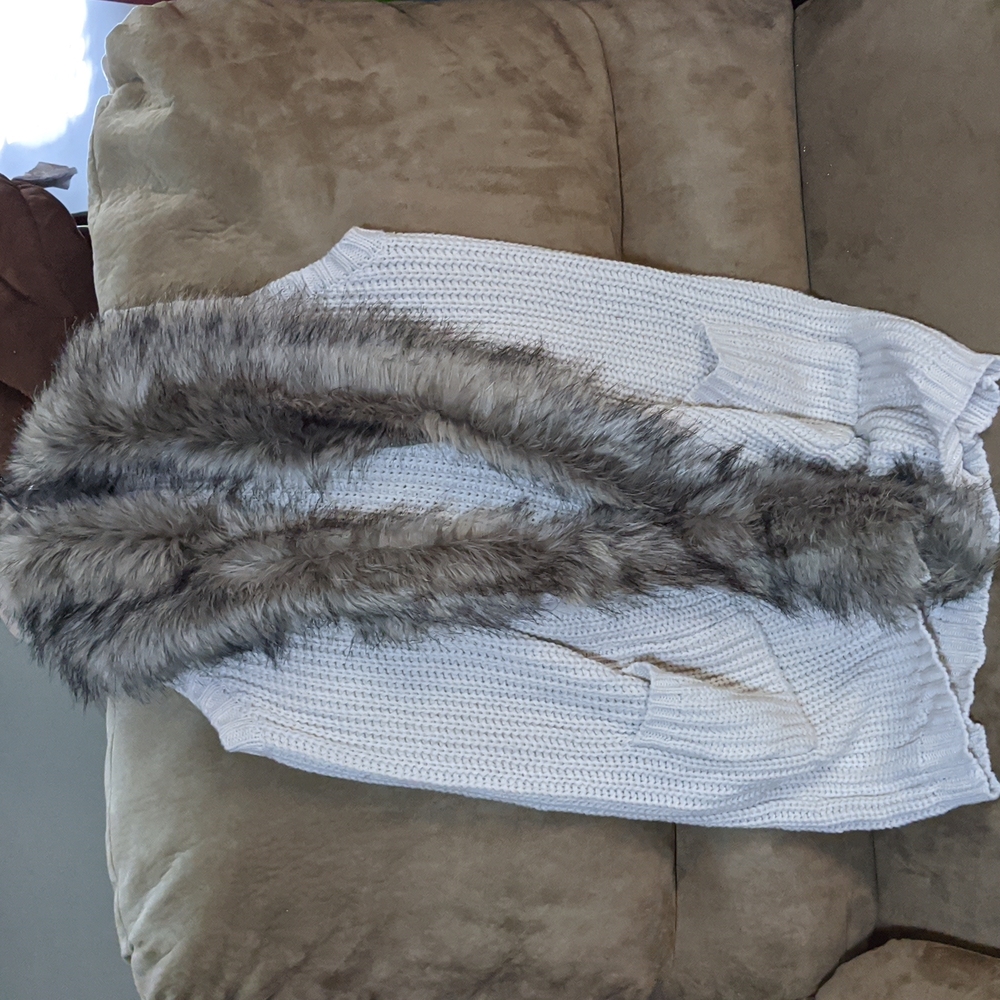 Jessica Simpson White Knit Vest with Faux Fur Trim